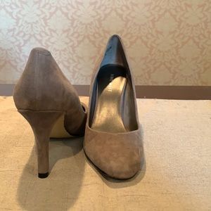 Nine West gray suede pumps